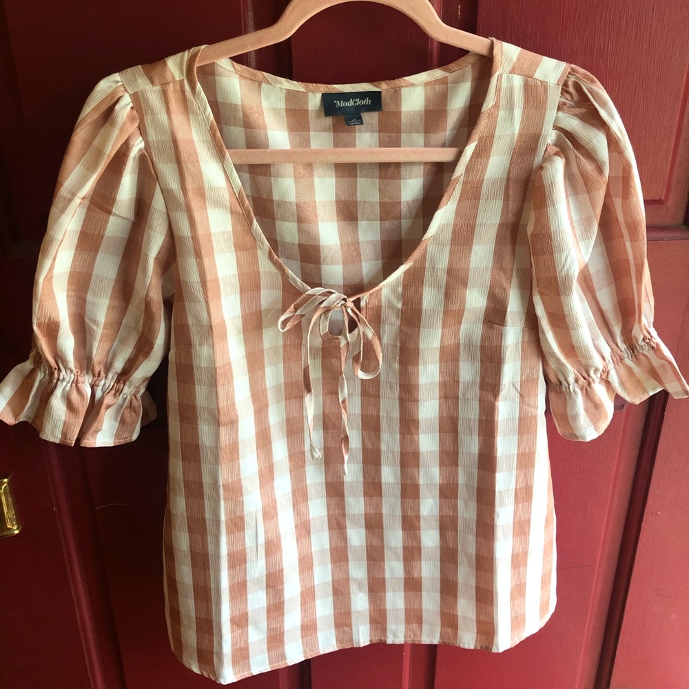 Pink and white gingham top w/ puff sleeves